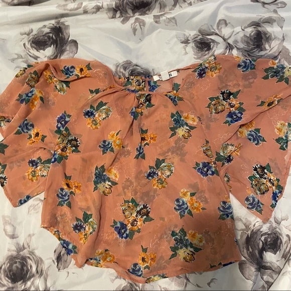 Forever 21 Tops - F21 Flutter sleeve floral top S
